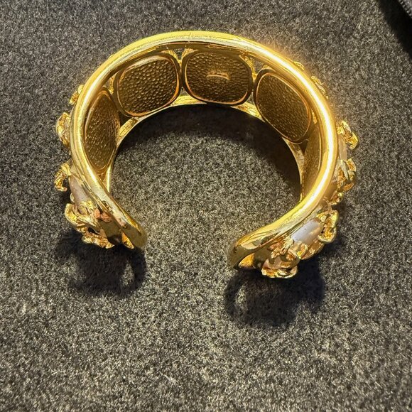 Super rare Chanel gold and pearl cuff vintage bracelet - Picture 4 of 7